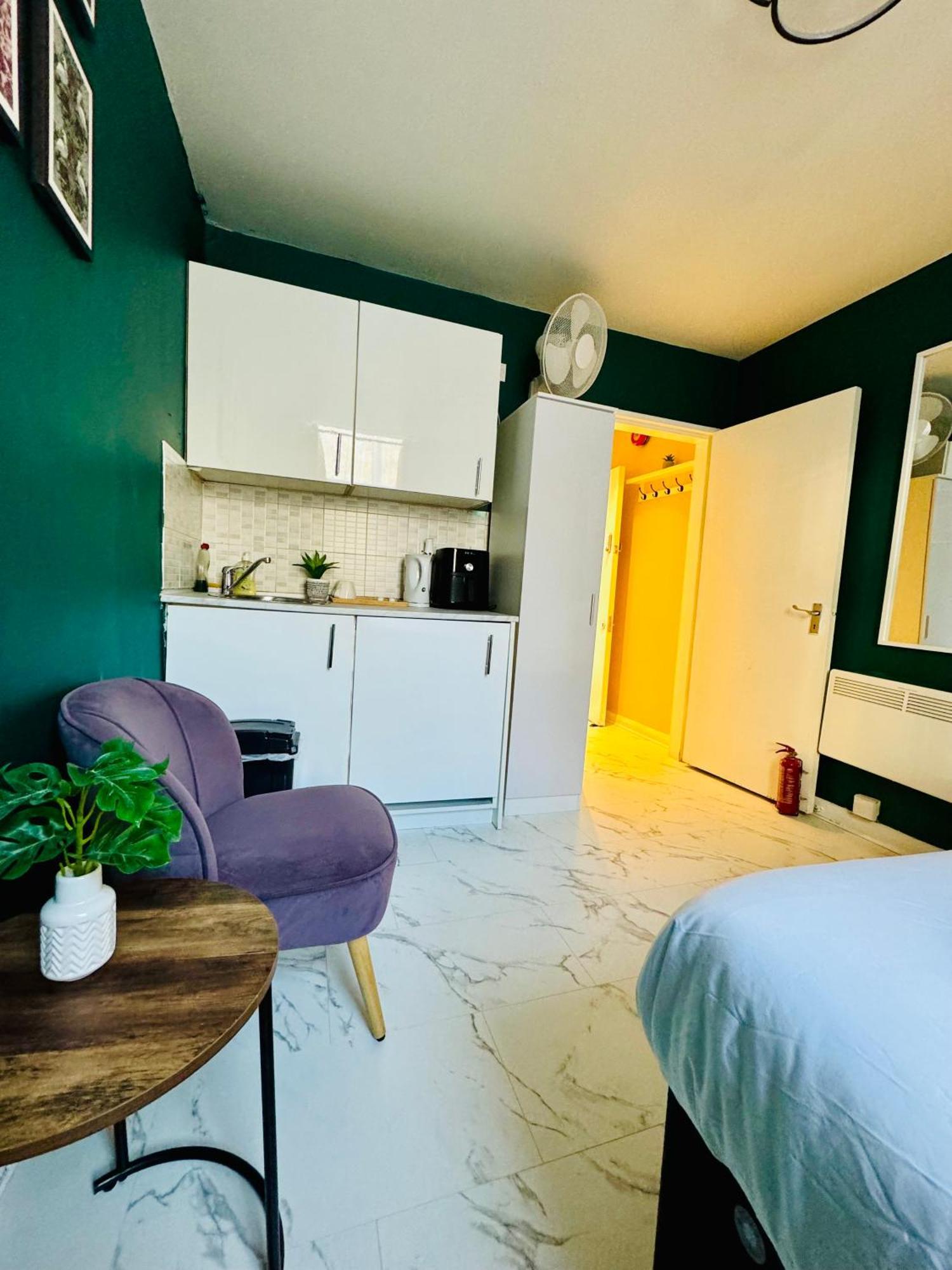Private Studio Flat In City 1190 Londres Extérieur photo